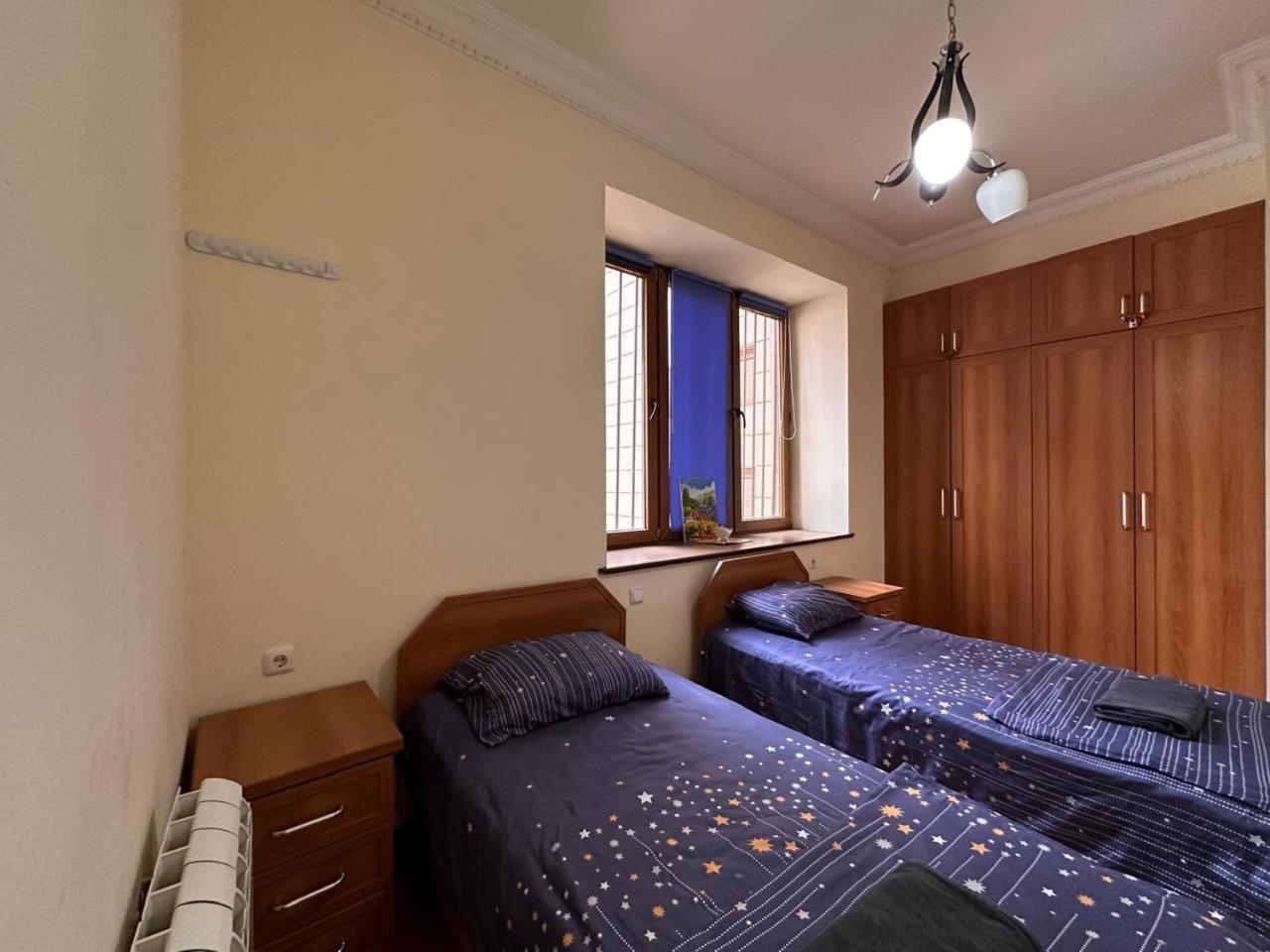 Hotel & Apartments California Erévan Extérieur photo