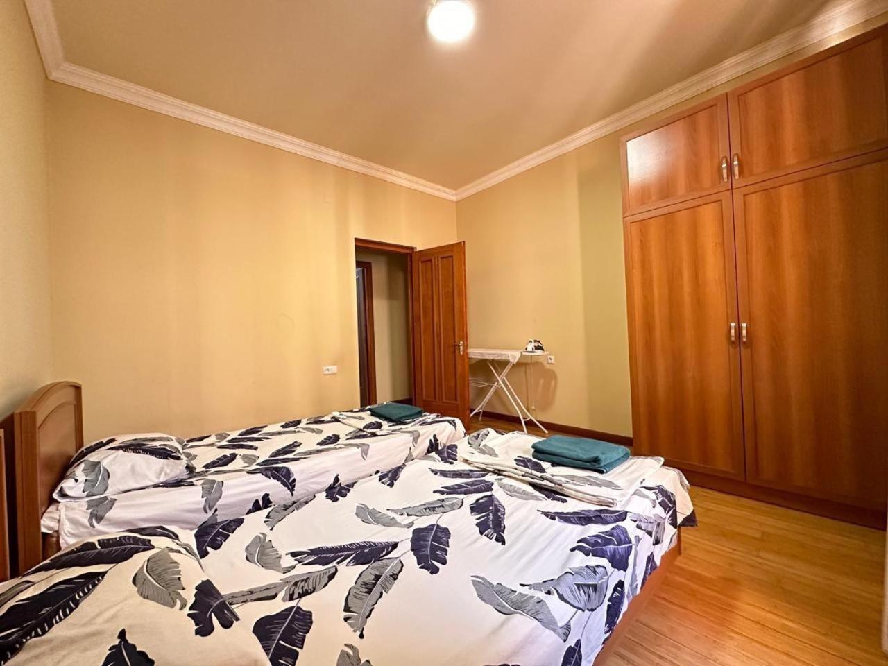 Hotel & Apartments California Erévan Extérieur photo