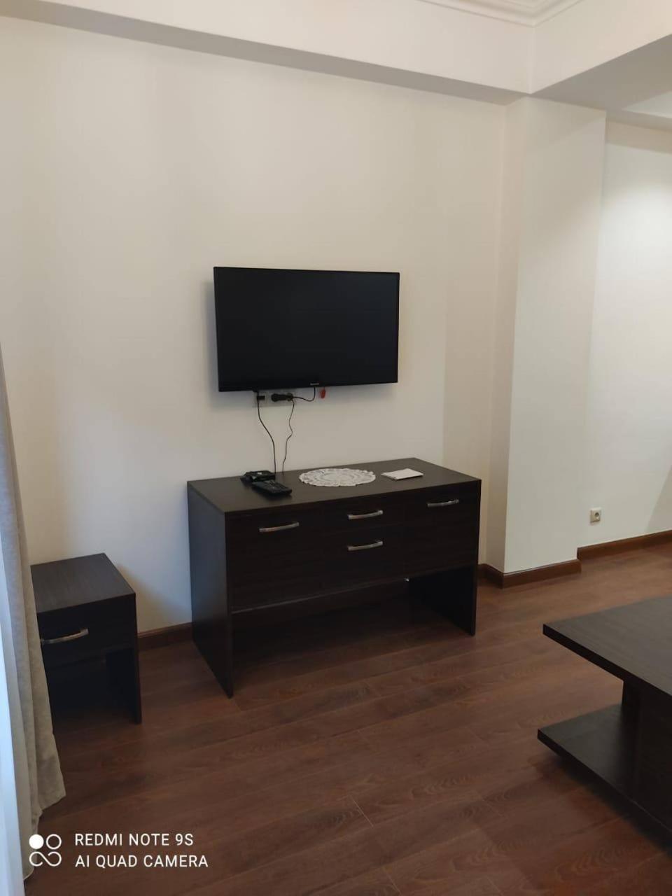 Hotel & Apartments California Erévan Extérieur photo