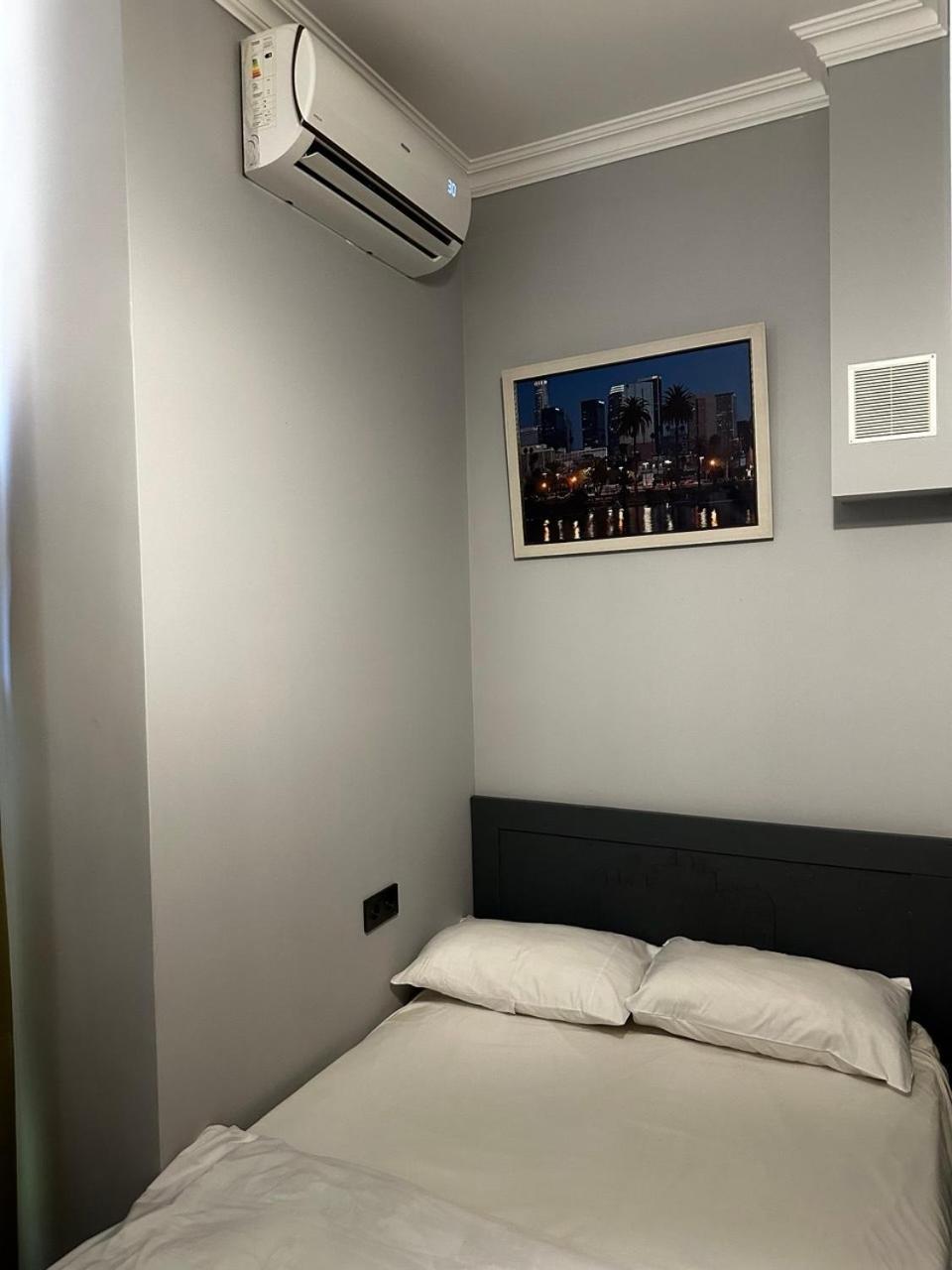 Hotel & Apartments California Erévan Extérieur photo