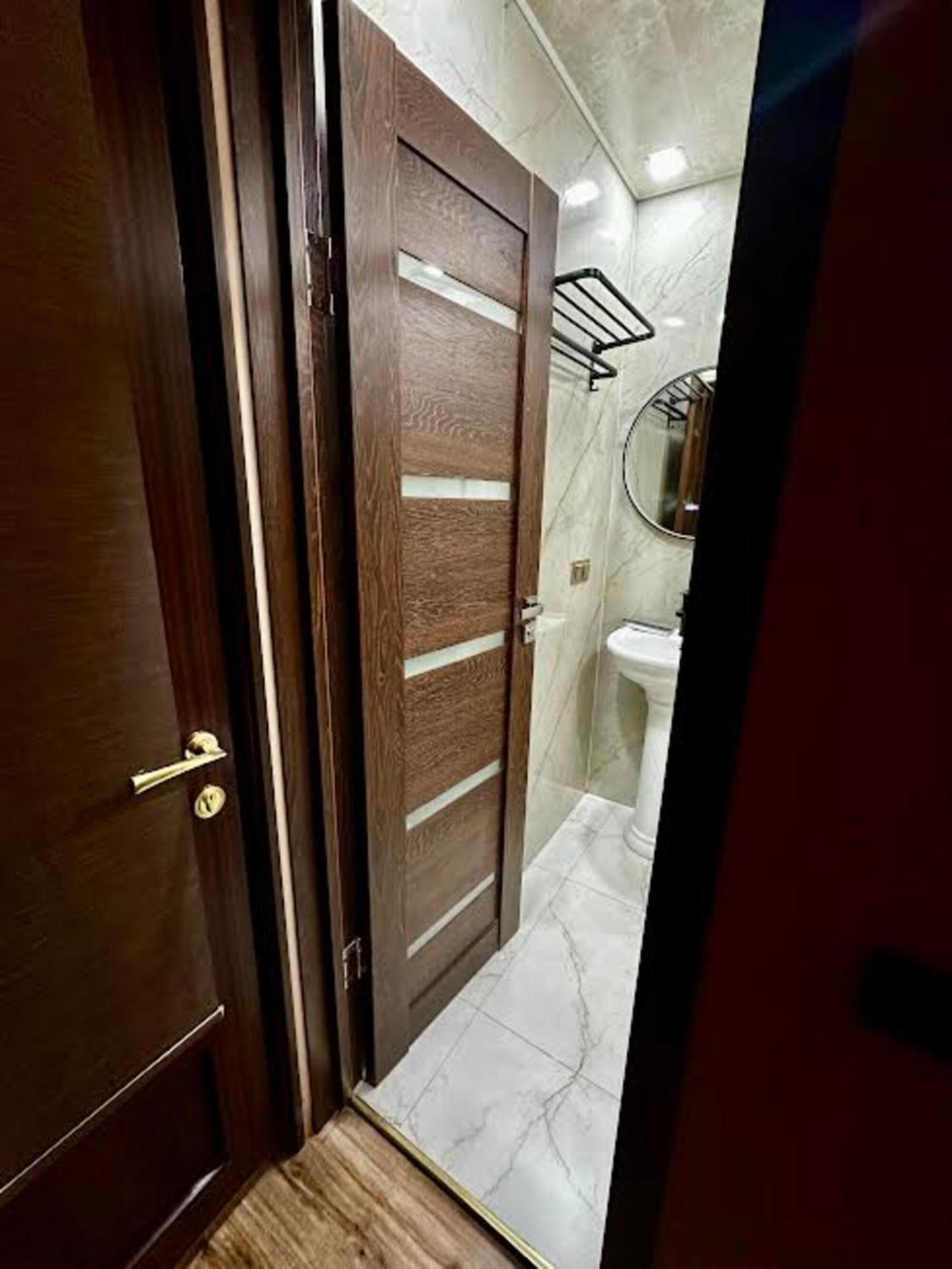 Hotel & Apartments California Erévan Extérieur photo