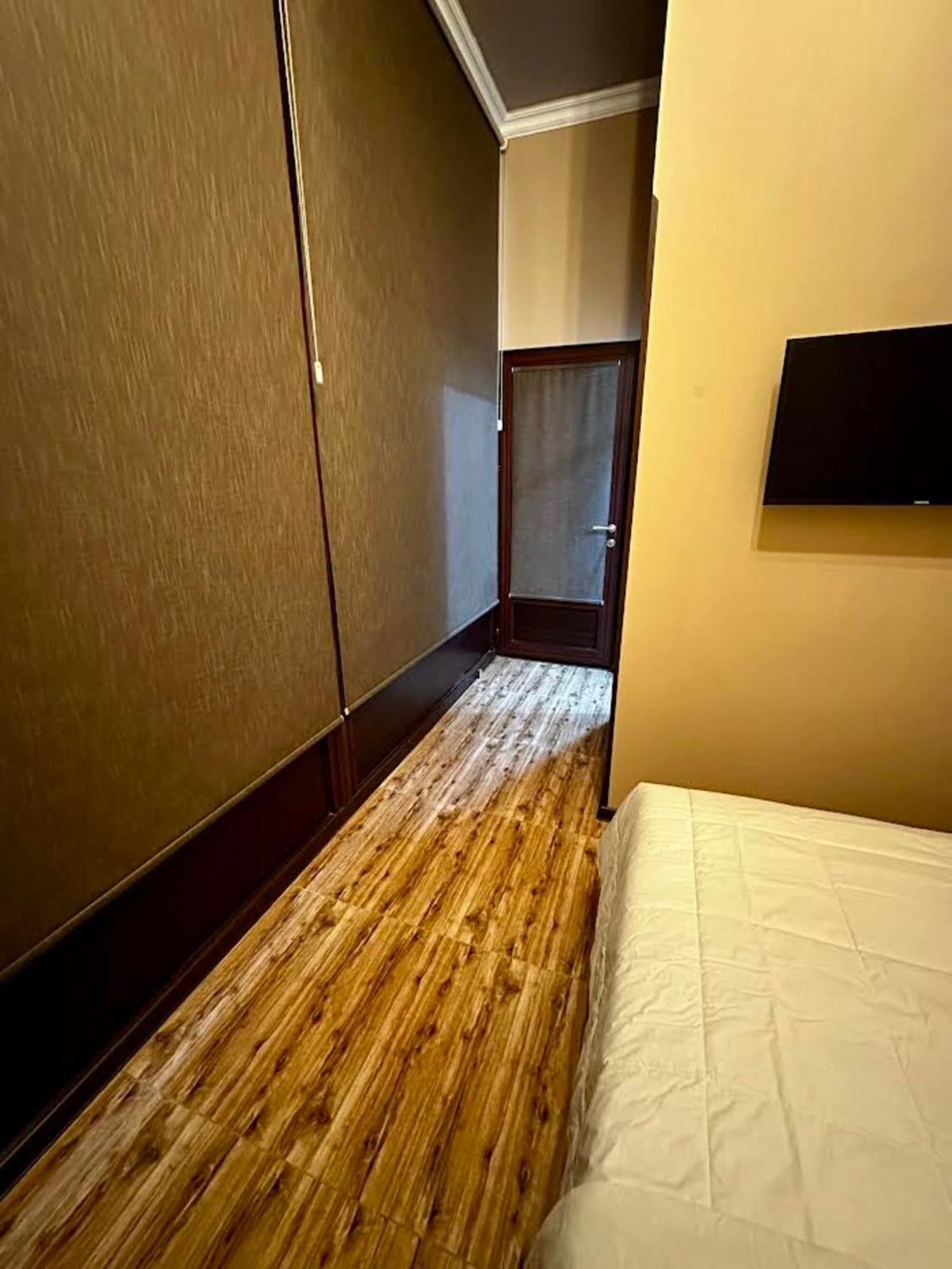 Hotel & Apartments California Erévan Extérieur photo